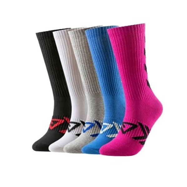 ຄວາມແຕກຕ່າງລະຫວ່າງ Socks Knee-high Socks ແລະຖົງຕີນທໍາມະດາ